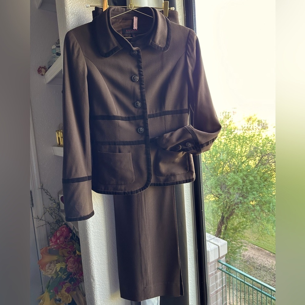 ESCADA Chocolate Brown Wool and Velvet blazer vintage pant Suit size XS